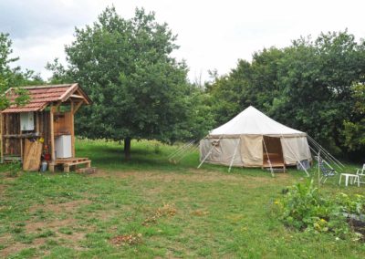 grote ronde tent - yurt met eigen sanitair, camping Brénazet, Allier, Auvergne
